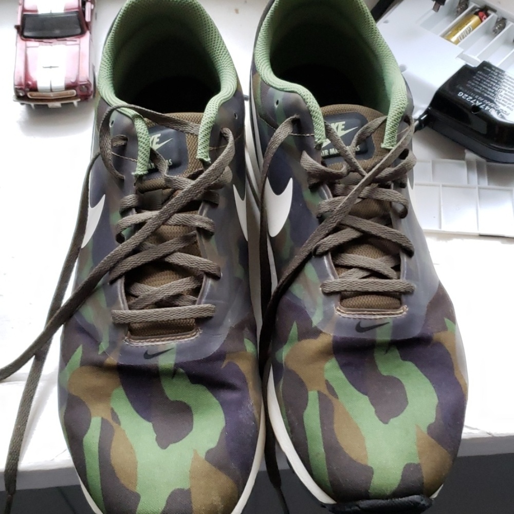 Camo nike